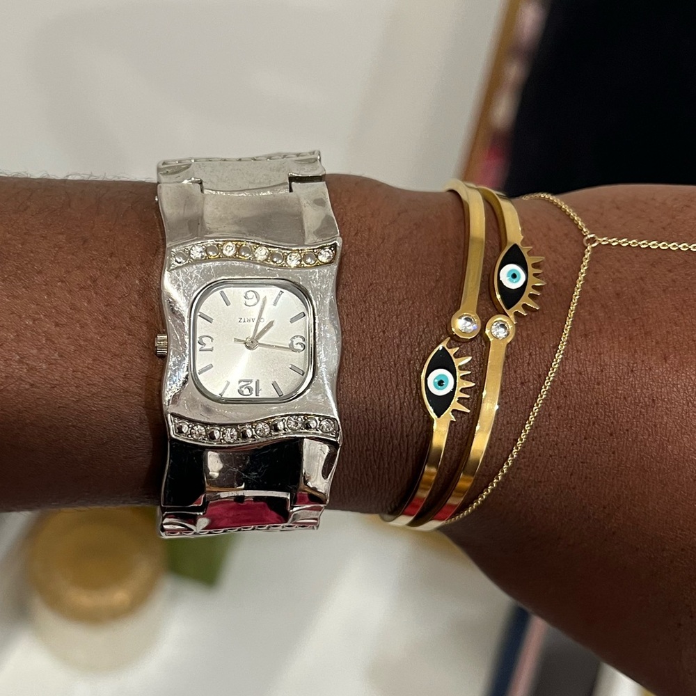 Silver quartz wristlet watch